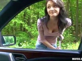 Stranded Belle gets laid for a free ride