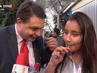 Seltsam video von ein mexikanisch fräulein mit andrea dipre